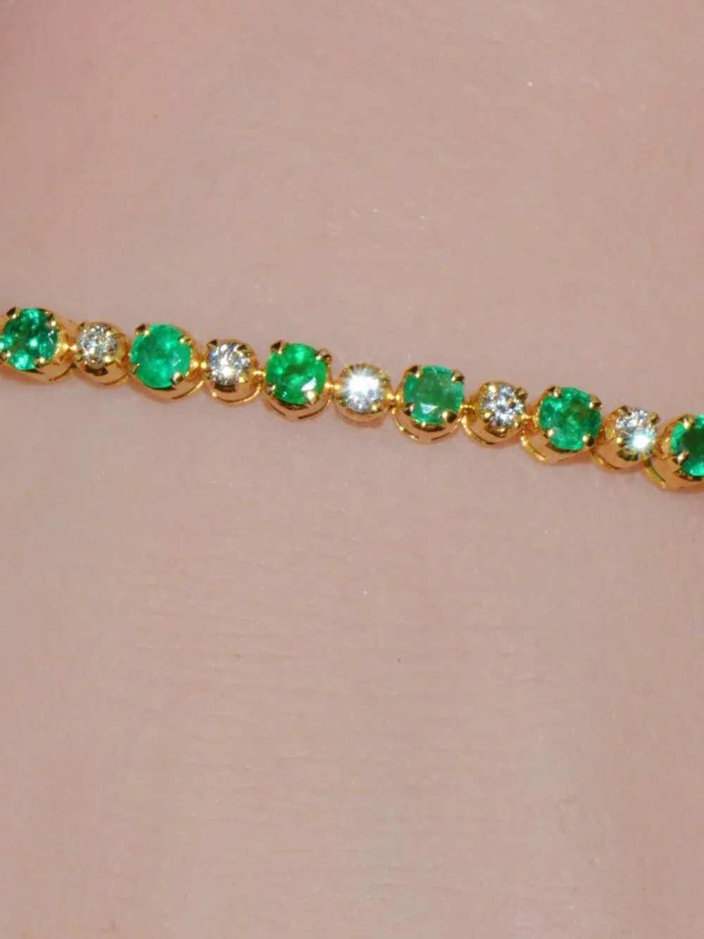 Certified Natural 4.90Cts VS F Diamond Emerald 18K Solid Gold Tennis Bracelet